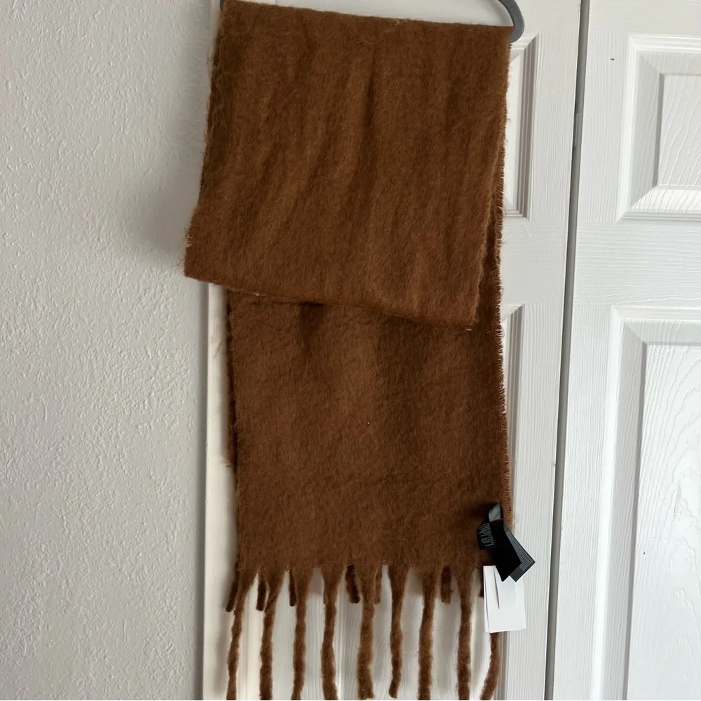 H&M super soft and cozy chunky brown scarf